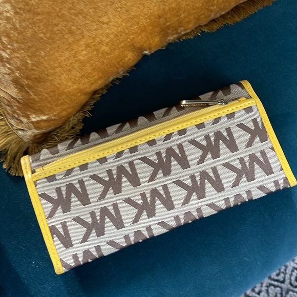 Michael Kors Wallet - Picture 3 of 3